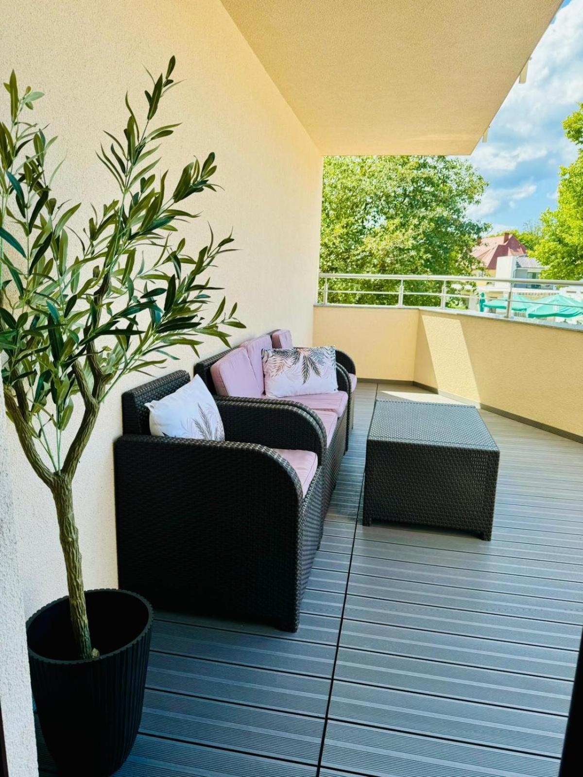 Azyl Bed & Breakfast Ustronie Morskie Bagian luar foto