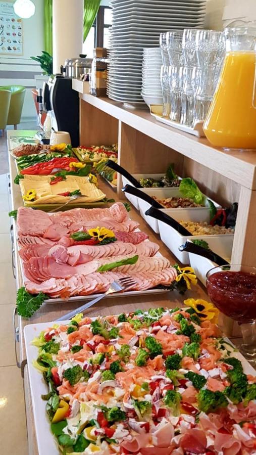 Azyl Bed & Breakfast Ustronie Morskie Bagian luar foto